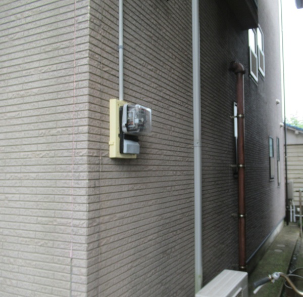 神奈川県横須賀市|屋根塗装・外壁塗装施工前①外壁は汚れやカビが目立ちました (1)
