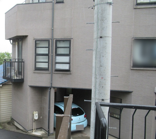 神奈川県横須賀市|屋根塗装・外壁塗装施工前①外壁は汚れやカビが目立ちました (5)