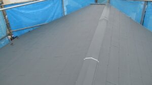 神奈川県横須賀市|屋根塗装・外壁塗装施工中⑧屋根板金にシーリングを充填しました (4)