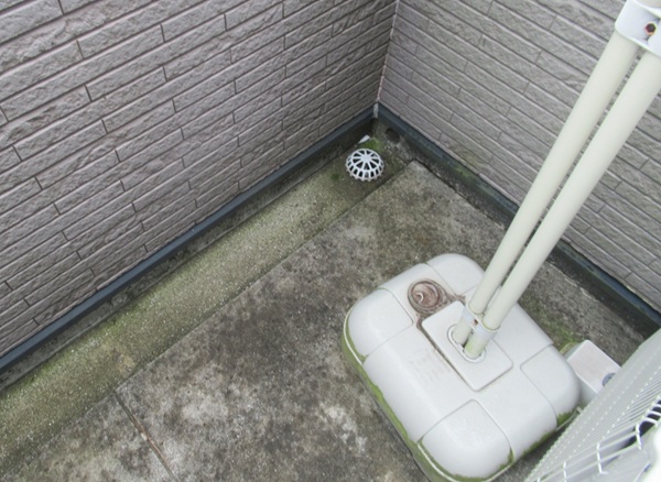 神奈川県横須賀市|屋根塗装・外壁塗装施工前⑥ベランダは防水性を失っていました (3)