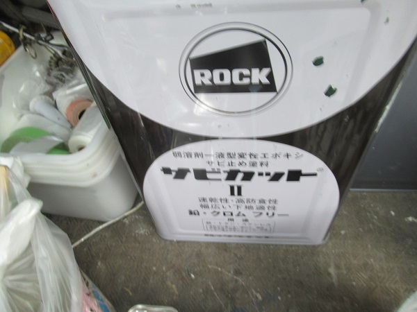 神奈川県横須賀市|屋根塗装・外壁塗装施工中⑨サビていた蛍光灯器具はサビ止めを塗布して再発を防止! (2)