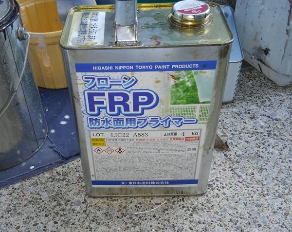 神奈川県三浦市|屋根塗装・外壁塗装施工中㉑FRP防水層にプライマー塗布 (4)