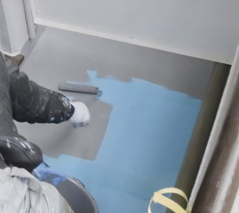 ベランダの防水層を守るトップコートは定期的に塗り替えを!時期・費用相場 (3)