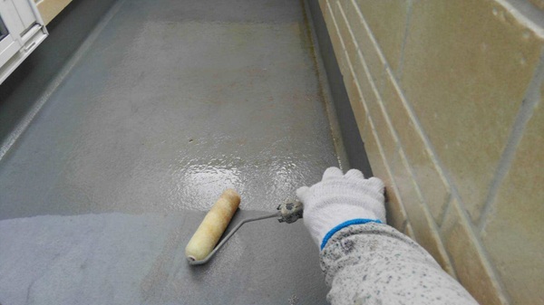 鎌倉市｜外壁塗装・屋根塗装⑩ベランダトップコート塗り替えで防水層を保護 (1)