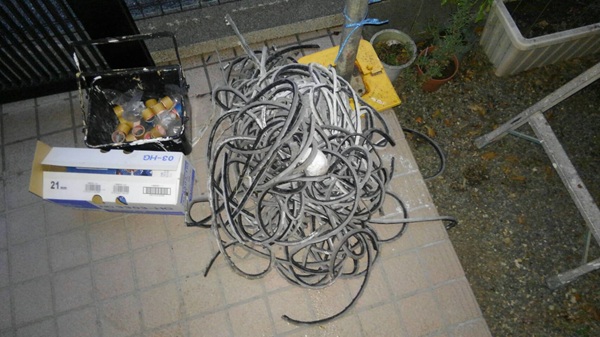 神奈川県三浦郡葉山町|屋根塗装・外壁塗装②シーリングを電動カッターで撤去 (1)