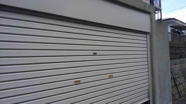神奈川県三浦郡葉山町｜屋根塗装・外壁塗装⑪シャッター、庇塗装完了 (1)