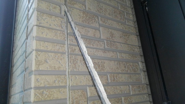 神奈川県三浦郡葉山町|屋根塗装・外壁塗装②シーリングを電動カッターで撤去 (2)