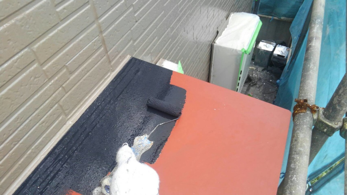 神奈川県三浦郡葉山町｜屋根塗装・外壁塗装⑪シャッター、庇塗装完了