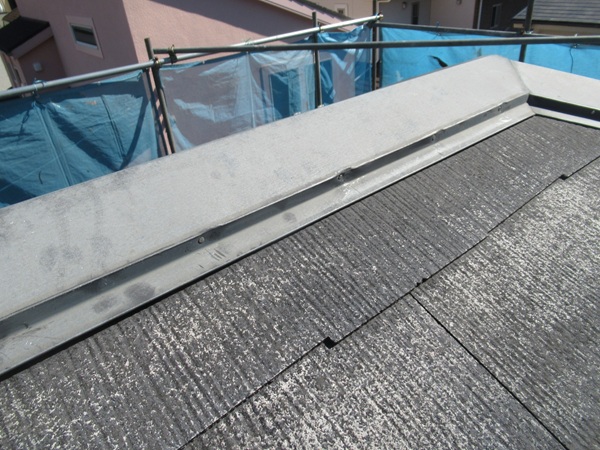 神奈川県三浦郡葉山町|屋根塗装・外壁塗装④棟板金釘打ち直し、ケレン作業 (1)