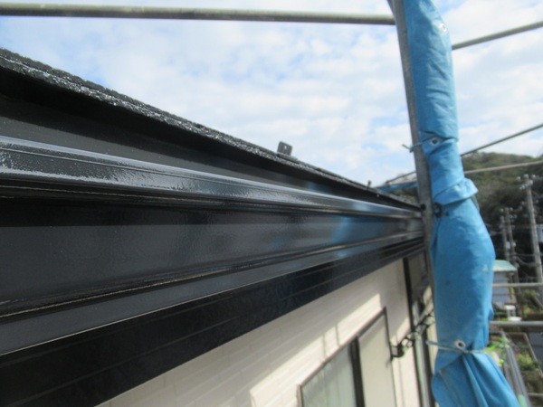 神奈川県三浦郡葉山町｜屋根塗装・外壁塗装⑬軒先の横板、鼻隠し塗装 (1)