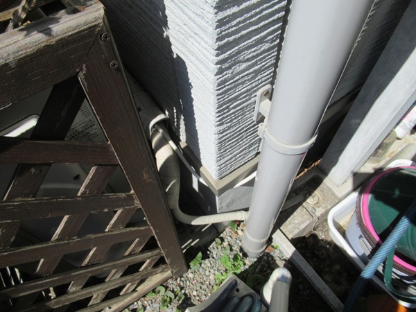 神奈川県鎌倉市・現場調査⑤雨樋は汚れ、鼻隠しは錆びが発生していました (1)