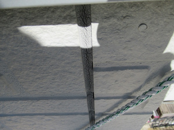 神奈川県鎌倉市・現場調査②シーリングが劣化して下地材が見えていました (3)