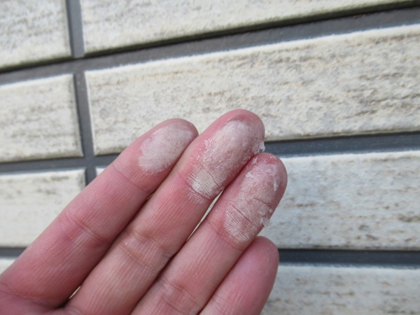 神奈川県逗子市・現場調査②チョーキング現象、サイディング外壁のひび割れ (3)