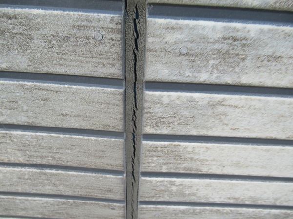 神奈川県逗子市・現場調査③外壁や付帯部の間のシーリングは亀裂、剥がれ、硬質化 (3)