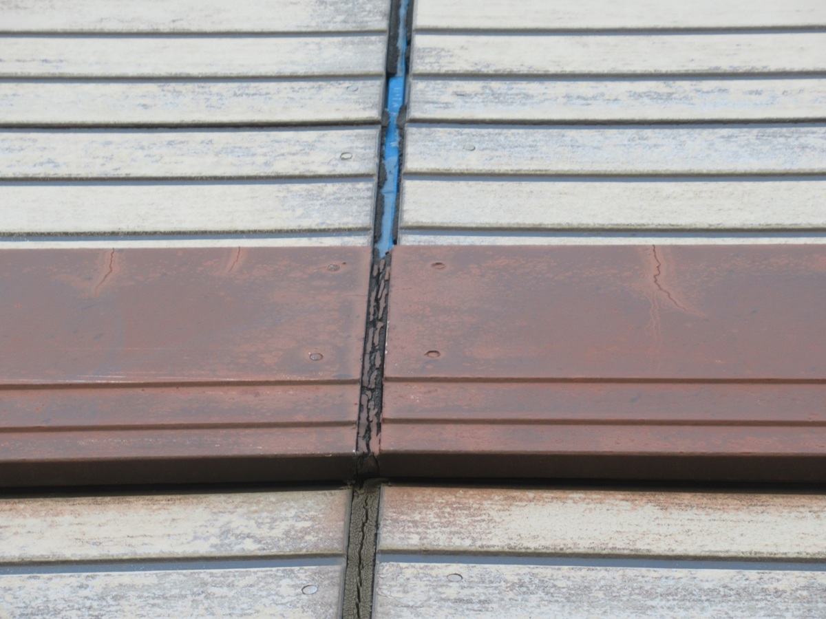 神奈川県逗子市・現場調査③外壁や付帯部の間のシーリングは亀裂、剥がれ、硬質化 (1)