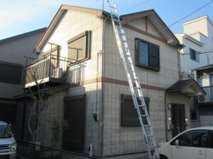 神奈川県逗子市・現場調査①外壁のひび割れ、コケを心配され、ご相談くださいました (3)