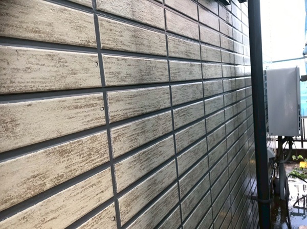 神奈川県逗子市|屋根塗装・外壁塗装①業務用高圧洗浄で汚れやコケを洗い流しました (1)