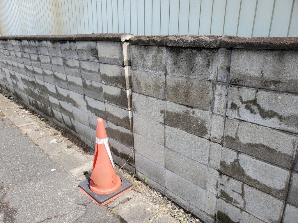 ブロック塀の劣化症状とメンテナンス方法！放置すると倒壊リスクも (3)