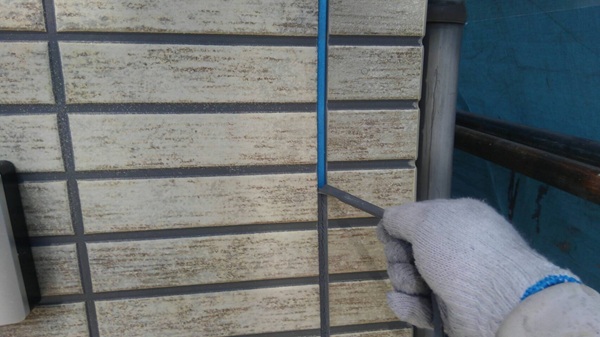 神奈川県逗子市|屋根塗装・外壁塗装②ひび割れていたコーキングを200m近く打ち替え (2)