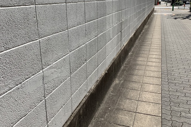 ブロック塀の劣化症状とメンテナンス方法!放置すると倒壊リスクも (1)