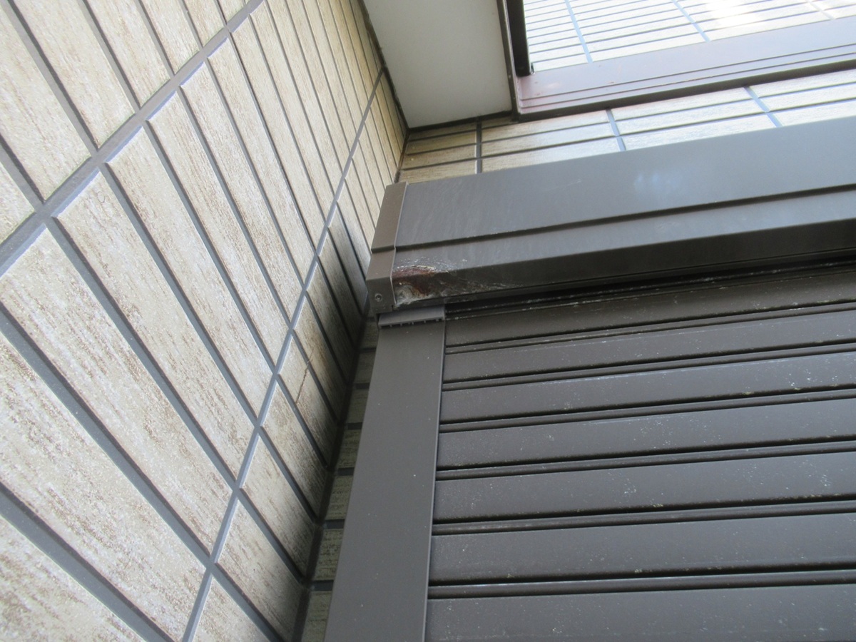 神奈川県逗子市・現場調査⑥水切りやシャッターボックスなどの水切り、雨樋の劣化症状 (2)