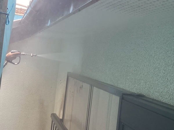 横須賀市外壁塗装・漆喰工事①工事の質を決める足場仮設~高圧洗浄 (4)