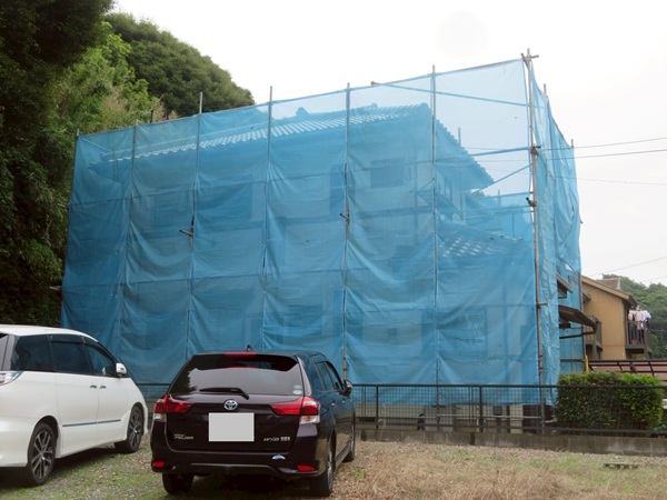 横須賀市外壁塗装・漆喰工事①工事の質を決める足場仮設~高圧洗浄