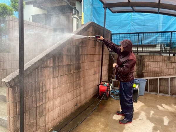 横須賀市外壁塗装・漆喰工事①工事の質を決める足場仮設~高圧洗浄 (3)