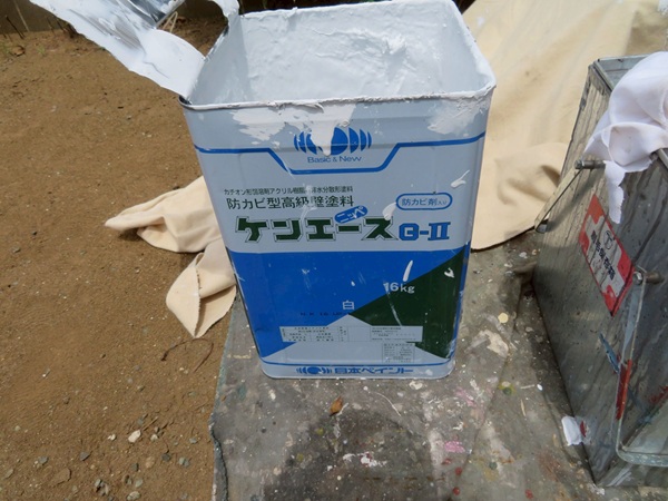 横須賀市外壁塗装・漆喰工事⑤軒天塗装(ケンエースG-IIで2度塗り仕上げ) (4)