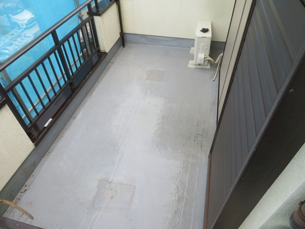 横須賀市外壁塗装・漆喰工事⑨ベランダのFRP防水トップコート塗り替え工事 (2)