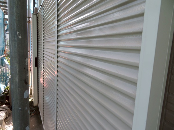 横須賀市外壁塗装・屋根塗装⑨雨戸塗装・門塀とフェンス塗装で外観が美しく! (2)
