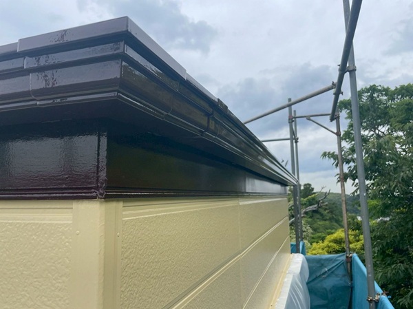 横須賀市外壁塗装・屋根塗装⑧鼻隠しと雨どいを同時に塗装し、艶よく仕上がりました (3)